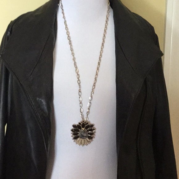 🌺Long Statement Necklace🌺 - Picture 2 of 5